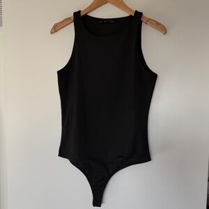 Dress Forum Black Scoop Neck Sleeveless Top